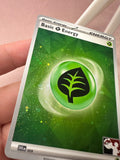 Load image into Gallery viewer, *3 Swirls* Basic Grass Energy sve009 Play! Pokemon Stamped Foil Promo TCGKITTEN
